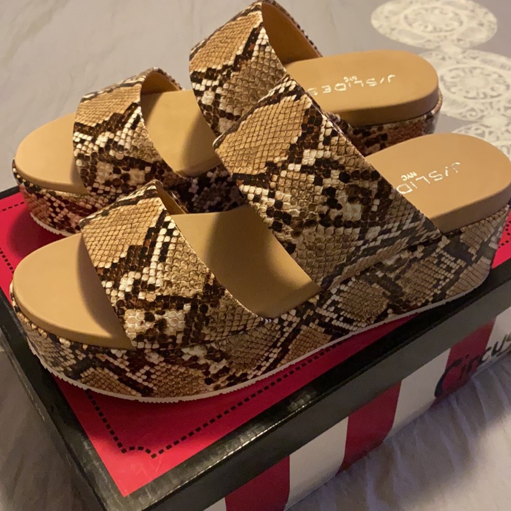 Leopard sandals
